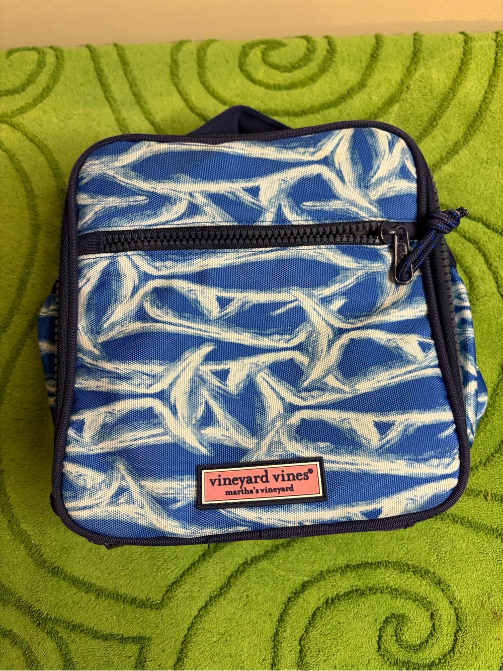 Vineyard Vines marlin print insulated lunch bag in blue and white.